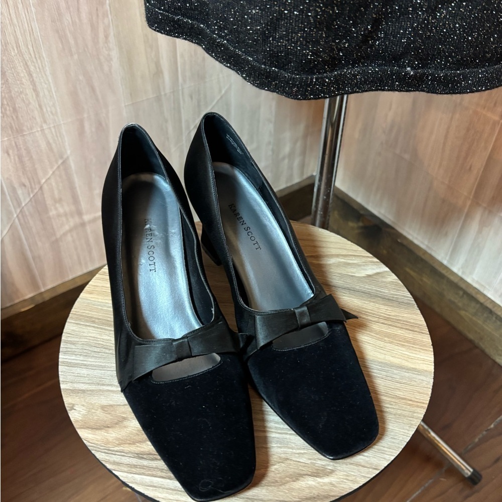 Karen Scott Black Velvet Bow Heels